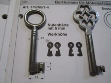 Möbelschlüssel mit Nutenbart für Möbelschloss mit Nut Teppichklopfer - Schlüssel