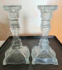 2x Kerzenleuchter aus Pressglas neuzeitlich quadratischer Fuß moderne Prägung