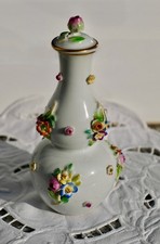 Meissen Porzellan Parfüm Flacon, aufgesetzte Blüten, Schwertermarke, ca.12 cm