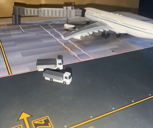 400 airport servicing - airport, trucks