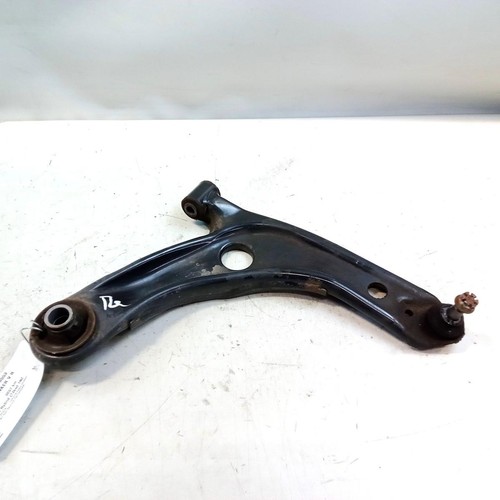 Toyota yaris hybrid xp13 - 3,