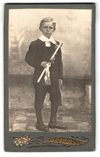 Fotografie Knabe in festlicher