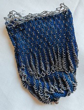 GELDKATZE ANTIK VOR 1900 MIT PERLENSTICKEREI VERSILBERTE PERLEN ROYALBLAU 11x15