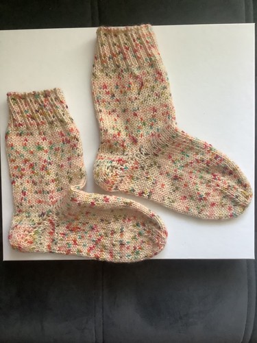 Handgestrickte socken - socken,