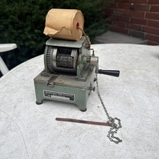 Alte Etikettier- oder Nummeriermaschine Maschinenbau WAM Berlin Spandau.