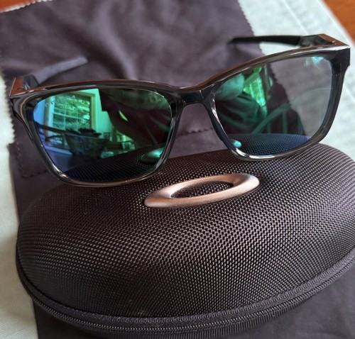 Brand new oakley - brand,