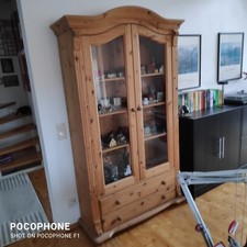 Glas-Vitrinenschrank aus Kieferholz, 2 große Schubladen, 3 Regale (ohne Inhalt)