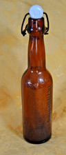 Alte Bierflasche  mit Prägung