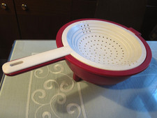 TUPPERWARE Eidgenosse Salatschleuder Salatsieb 2'teilig brombeer 321 weiß