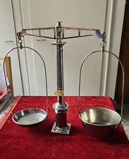 Große alte Apothekerwaage mit
