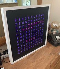 Uhrzeit in Text 50cm x 50 cm - Standuhr - Wanduhr RGB LEDs