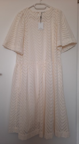 Sommerkleid mit lochstickerei - sommerkleid,
