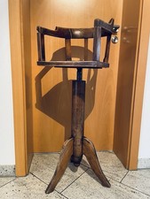 Alter Friseurkinderstuhl im