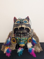 Handbemalte indigene Holzmaske