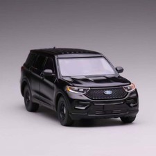 596 1:64 Schwarz Ford Explorer