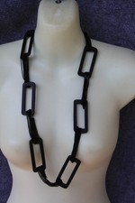 HALSKETTE SCHWARZ AUS HOLZ UND METALL 70 CM LANG