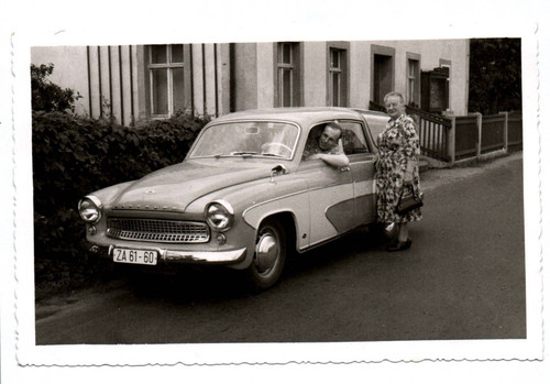 Altes foto wartburg 311er - 311er, frau