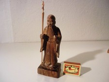 Handgeschnitzte Mönch Skulptur aus fein bearbeitetem Holz