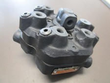 Audi Urquattro 2V MKB: WR Mengenteiler Bosch 0438 100 098 / 035 133 481 F