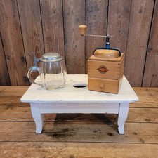 alte Kaffeemühle Holzbank