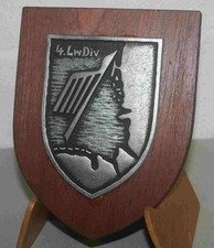 Holztafel mit Wappen 4. Lw Div