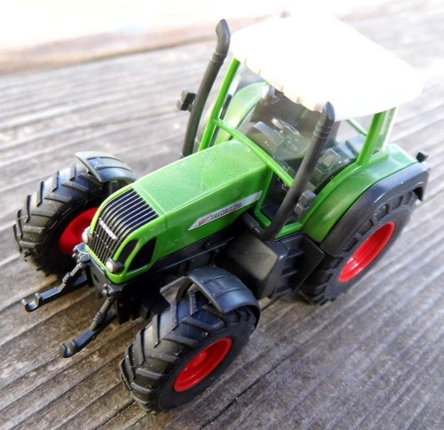 Traktor fendt favorit 716 - traktor,