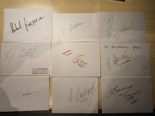 27 Autogramme auf Karten