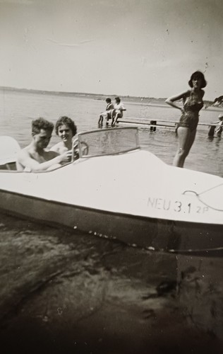 Paar motorboot und schöne - paar,