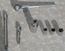 Ratsche 3/8 mit 2 Verlängerungen, 4 Nüsse, Set