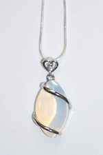 Silberkette mit weißem Opal