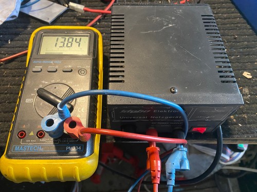 Netzteil 2 a fa - 13,8v, a,