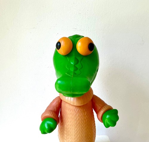 Kleiner junge mit strohut - kleiner,