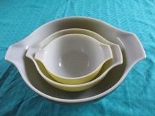 Vintage Pyrex USA 3 x
