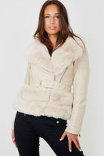 Lederjacke mit schwarzem Fell