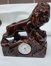Keramik/Porzellanuhr  Uhr Vintage braun glasiert, gut Zust, Löwenmotiv, Werk neu