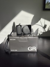 Ricoh GR III - Kompaktkamera, sehr guter Zustand (mit Restgarantie)
