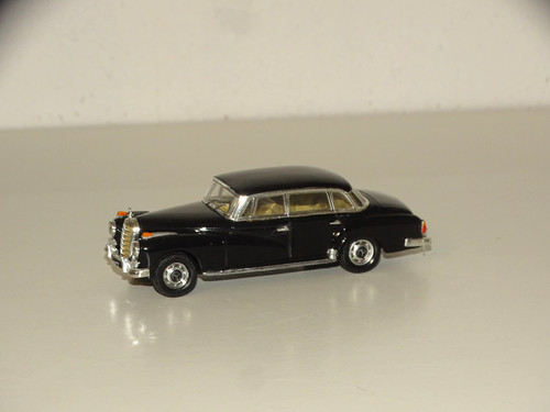 Rio mercedes 300 d - rio, 1:43