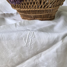 Antike Tafeldecke mit Monogramm und Weintraubendekor 213cm x 155 cm