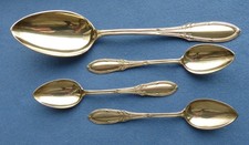 Kleiner Vorleger und drei