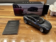 Tesla Model 3 1:18 Premium Modellauto