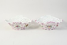 P45R30- Paar Porzellan Durchbruch Schalen handbemalt Blumenmotiv