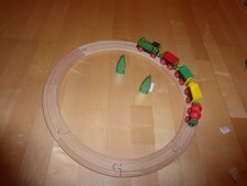 Brio Holzeisenbahn mit 33690 Rangierlok + 4x 33310/614/621 Waggons + Schienen
