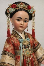 Asiatische Puppe - Simon &