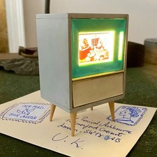 Puppenstube Fernseher beleuchtet mit Batterie.  DDR Spielzeug,  Holz.