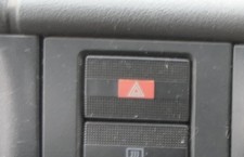 VW T4 Warnblinker Relais Warnblinkerschalter Schalter 703953235 Knopf