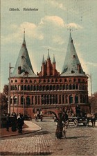 Foto AK/Lübeck ,Holstentor mit Pferdegespann , 1910