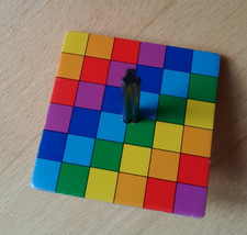 kleiner Kinderkreisel aus Holz und bunt