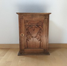 Jugendstil antik Hängeschrank Medizinschrank Echtholz botanische Schnitzerei