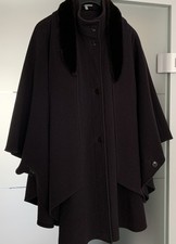 Bridge Damen eleganter Umhang mit Schal und Taschen |Cape Überwurf Braun Gr. 40