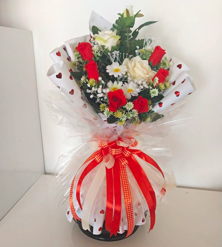 Künstlicher blumenstrauß - künstlicher,